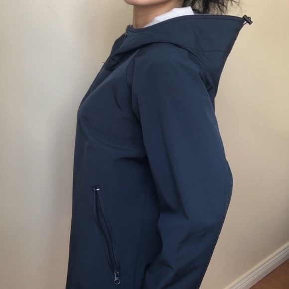 Short Raincoat - Picture 2 of 3